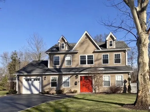 44 Manor Rd, Livingston, NJ 07039