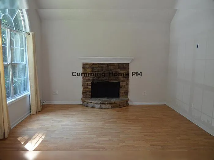 9014 Shorewood Ln — Photo 2