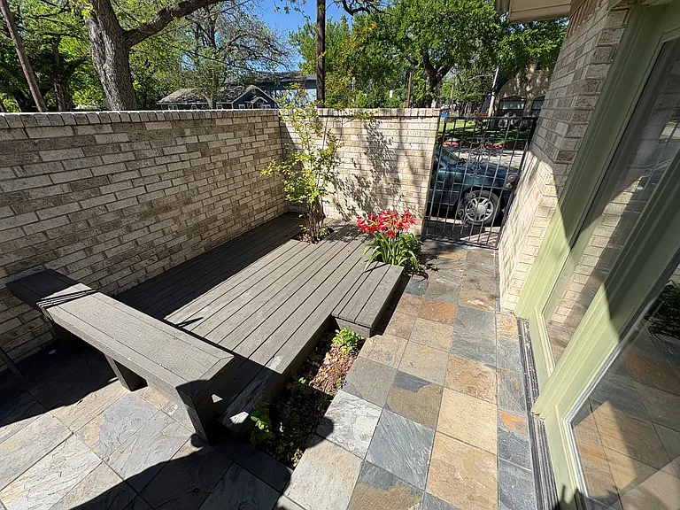 900 N Austin St — Photo 11