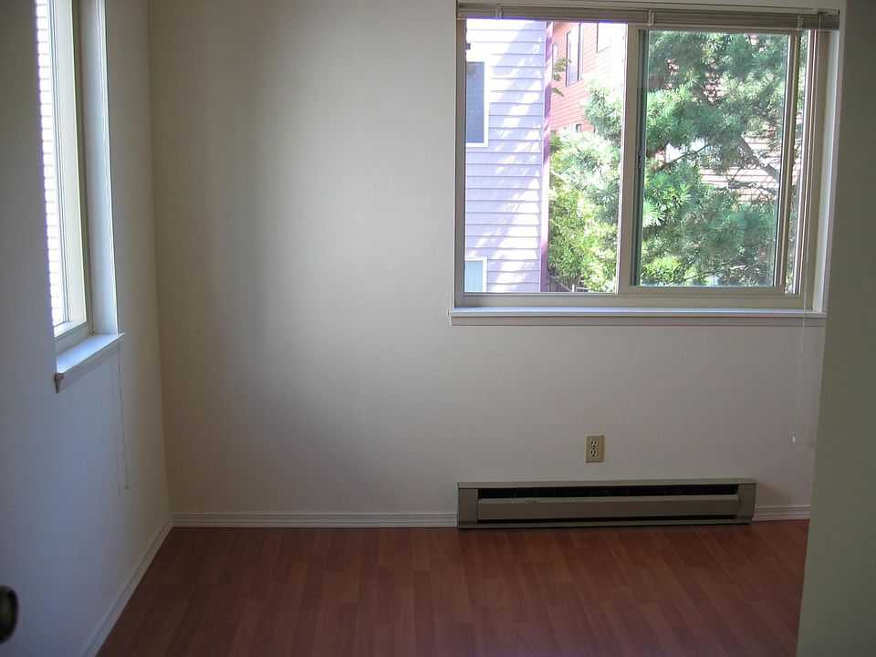 1st image of 4230 8th Ave NE APT 202