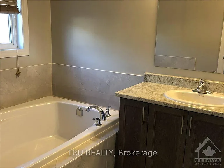 222 Fergus Cres — Photo 13
