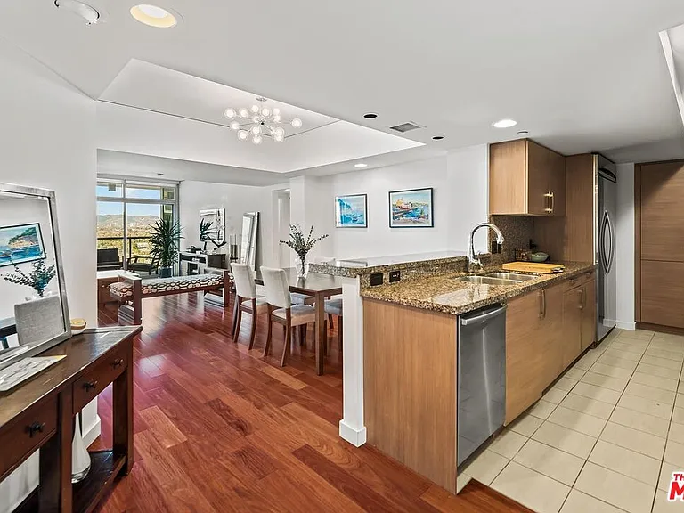 13650 Marina Pointe Dr #1706 — Photo 2