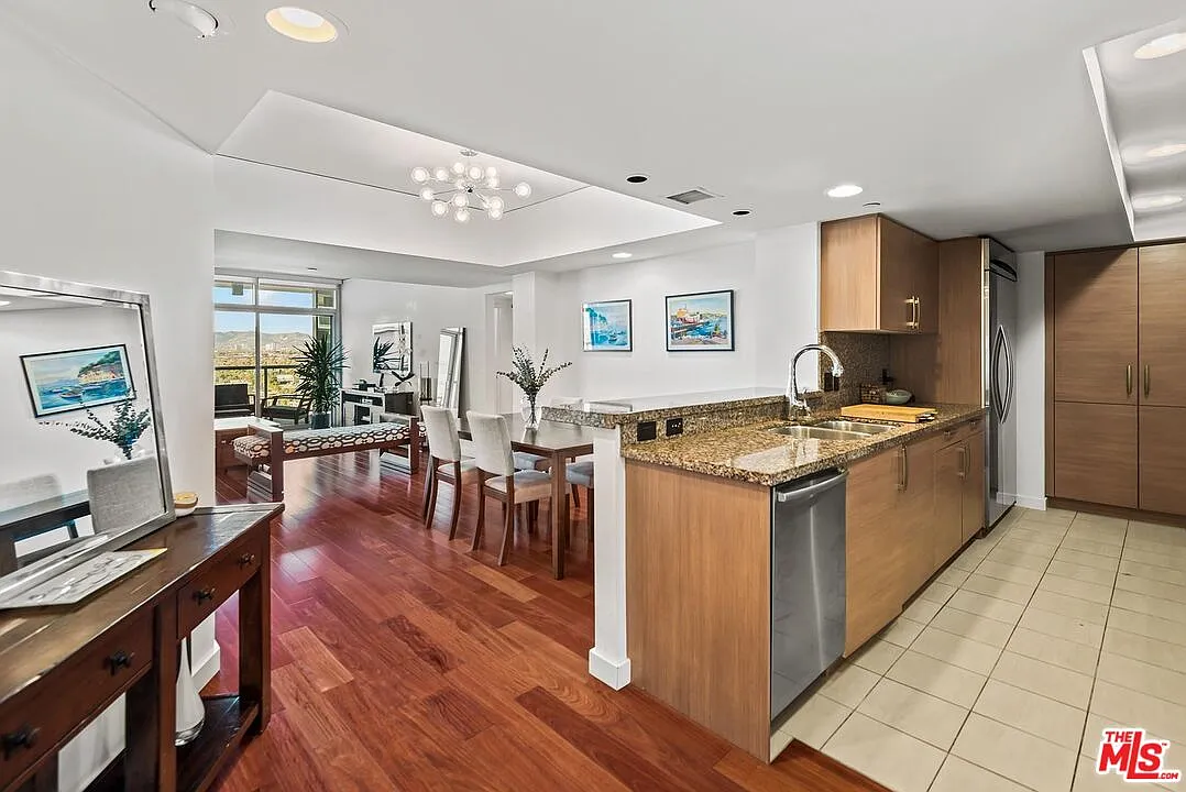 Building Photo - 13650 Marina Pointe Dr #1706