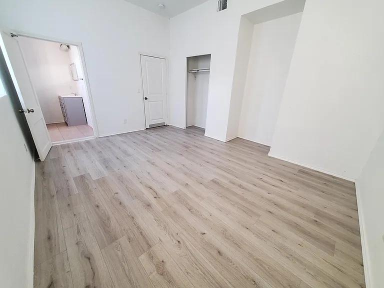 1438 W Ridgewood Ct #201 — Photo 8