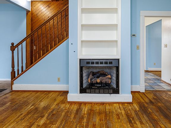 3rd image of 321 E Main St