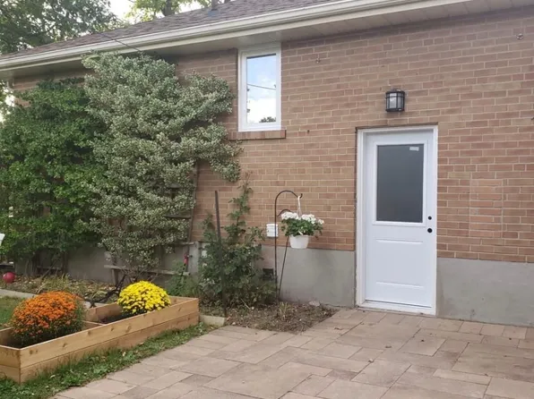 8 Hazelglen Ave, Toronto, ON M2R 1R7
