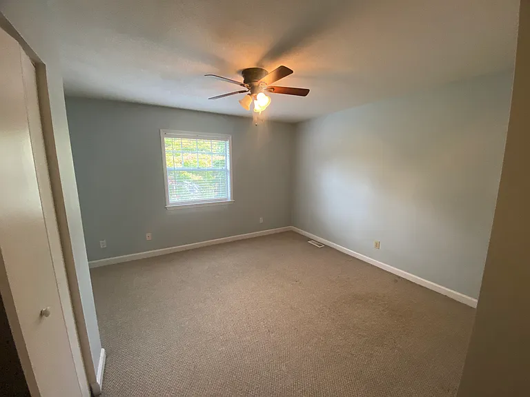 Avery Close Condominiums — Photo 76