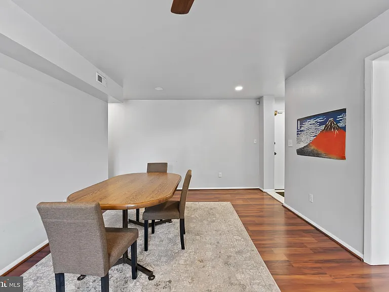 9808 47th Pl #302 — Photo 9
