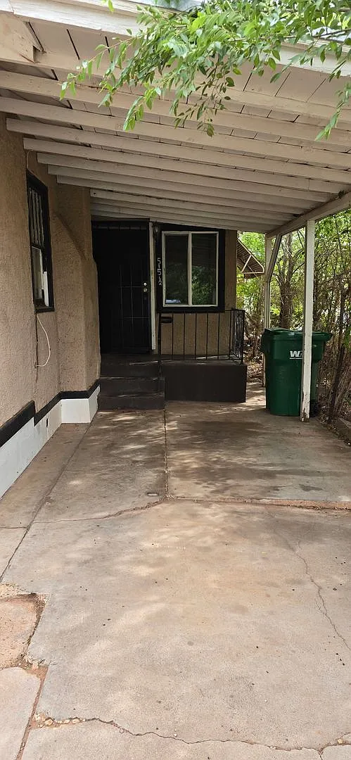 515 W Maple Unit — Photo 2