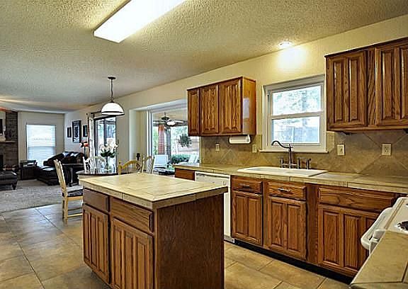 3rd image of 2716 Harmon Dr