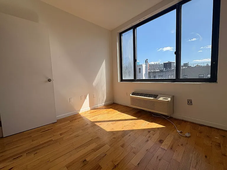 326 Melrose St #4A — Photo 11