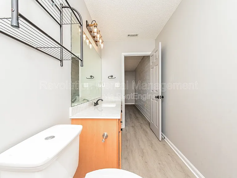 1740 Summerwoods Ln — Photo 12