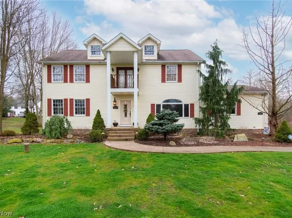 1567 Greensleave Cir, Hubbard, OH 44425