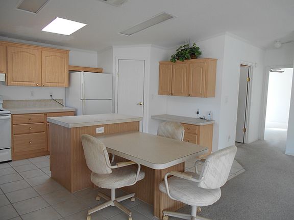 Beautiful Bright Kitchen