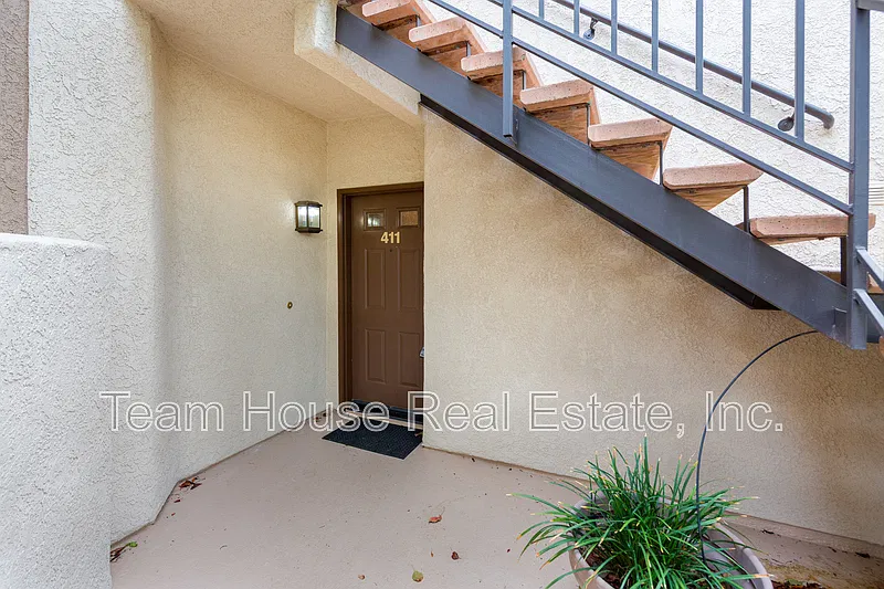 2 bed, 2.0 bath, 970 sqft, $2,995 — Photo 3