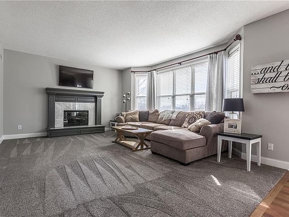 5th image of 1061 Holt Dr