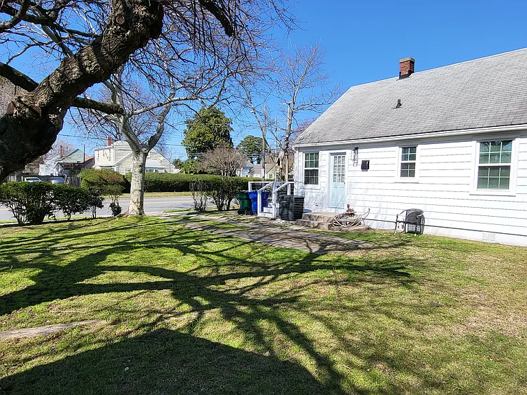 1517 Roanoke Ave — Photo 14