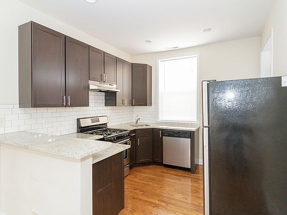 5th image of 851-59 W Cornelia Ave #855-2W