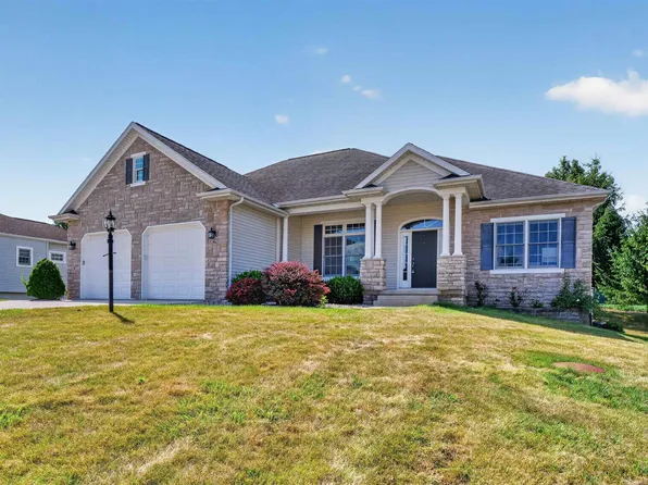 2051 E Barberry Dr, Warsaw, IN 46582