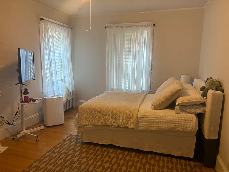 1110 Beacon St #1C — Photo 2
