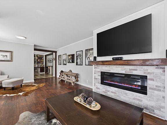 2nd image of 3212 Marthas Chapel Rd