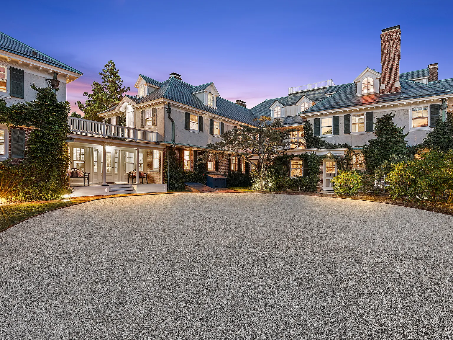 Spacious Quogue Estate Summer Rental — Photo 1