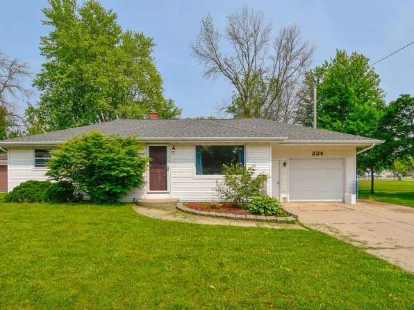 224 Lincoln St, Pulaski, WI 54162