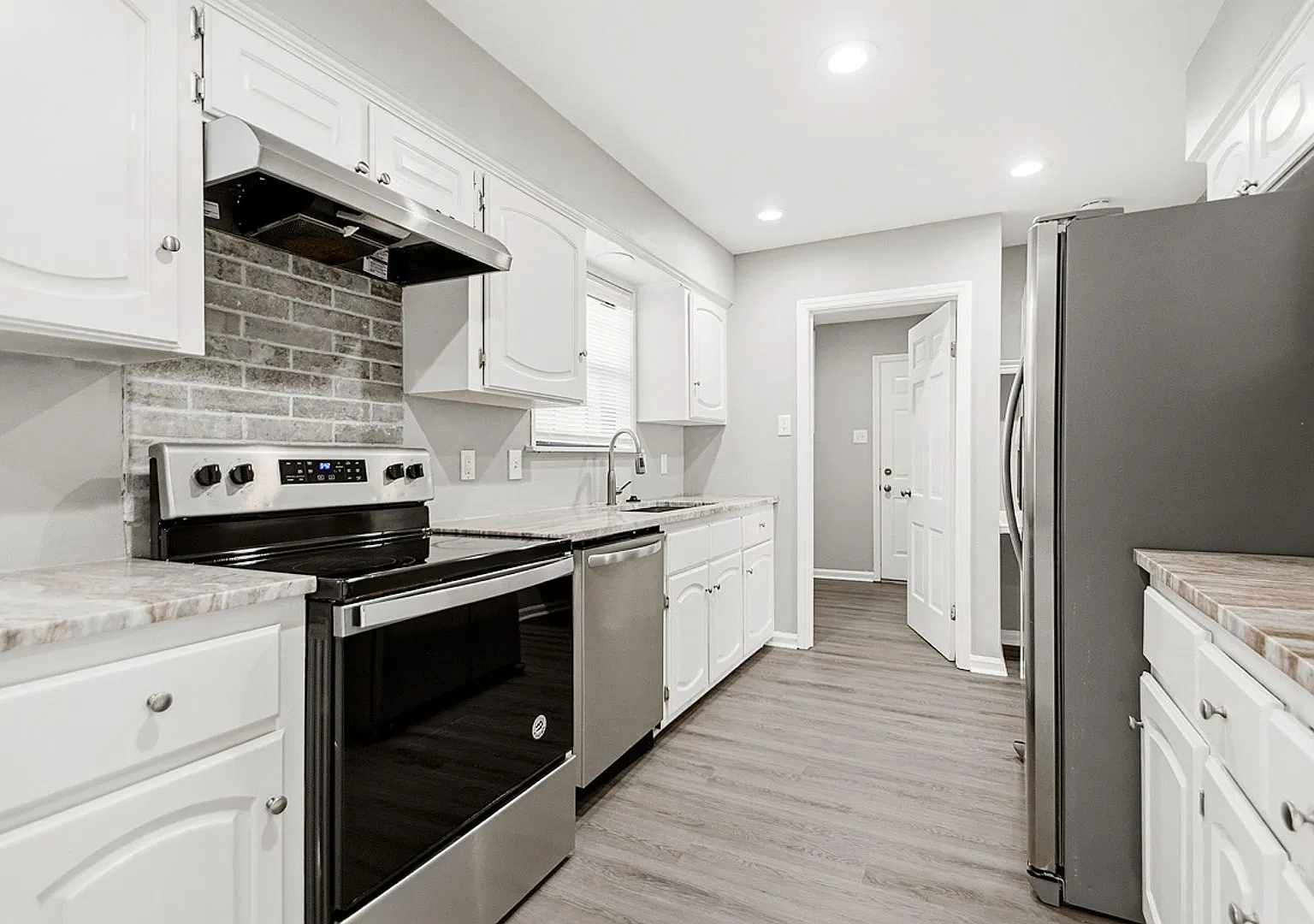 6 Lisa Court — Photo 1