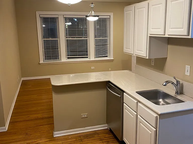 5866 N Ridge Ave #3 — Photo 8