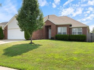 904 SW Cheyenne Dr, Bentonville, AR 72712