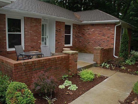 2nd image of 1511 E Browning Ln