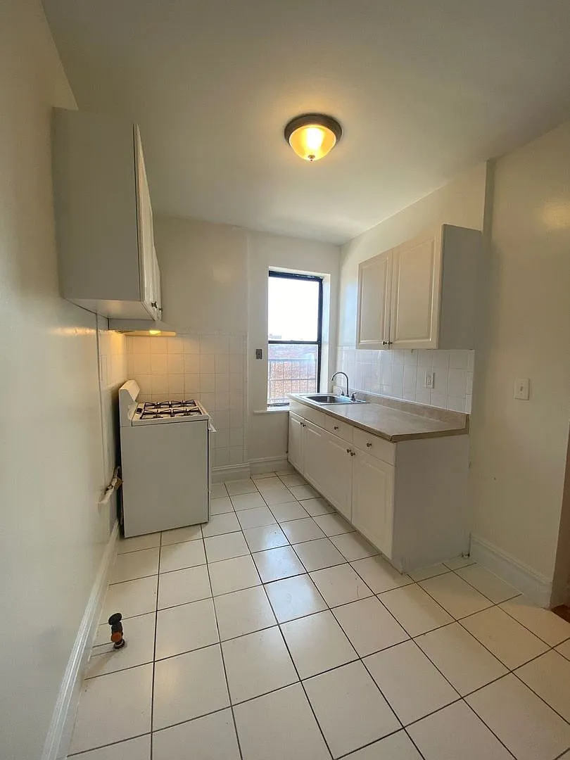525 - Golden Crest 525 60th Street, LLC — Photo 1