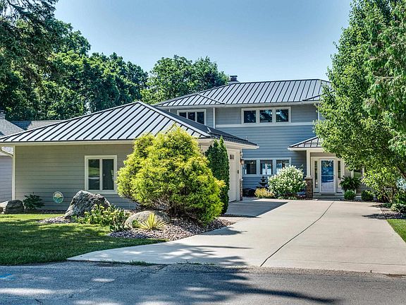 3rd image of 1001 Woodward Dr