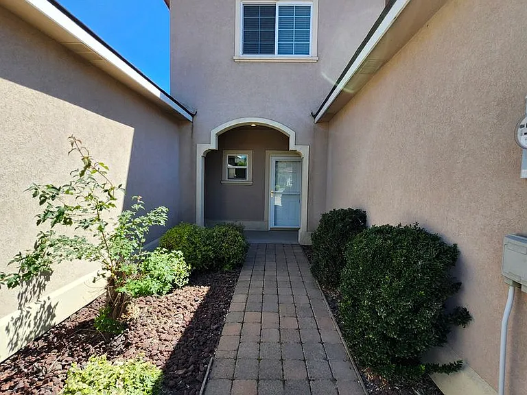 9904 Mia Ln — Photo 2