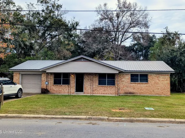 2706 Martin St, Pascagoula, MS 39581
