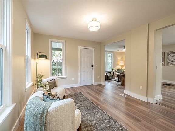 5th image of 98 Glendale Park