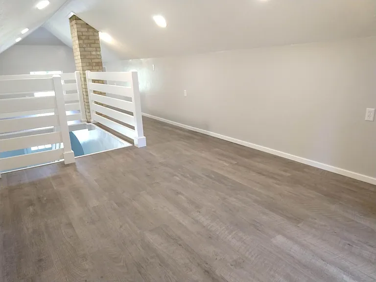 433 E Center St — Photo 9