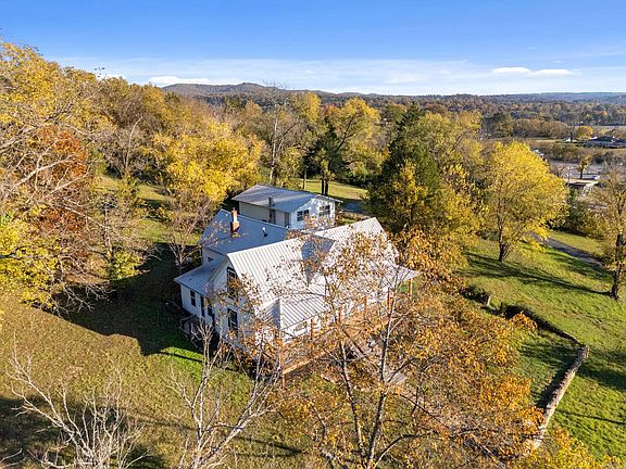 2nd image of 301 Fallen Ash Rd