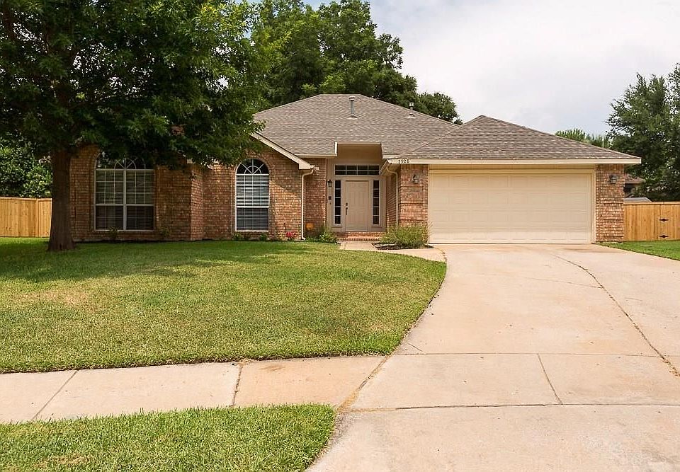 1st image of 2928 Shadow Oak Ct