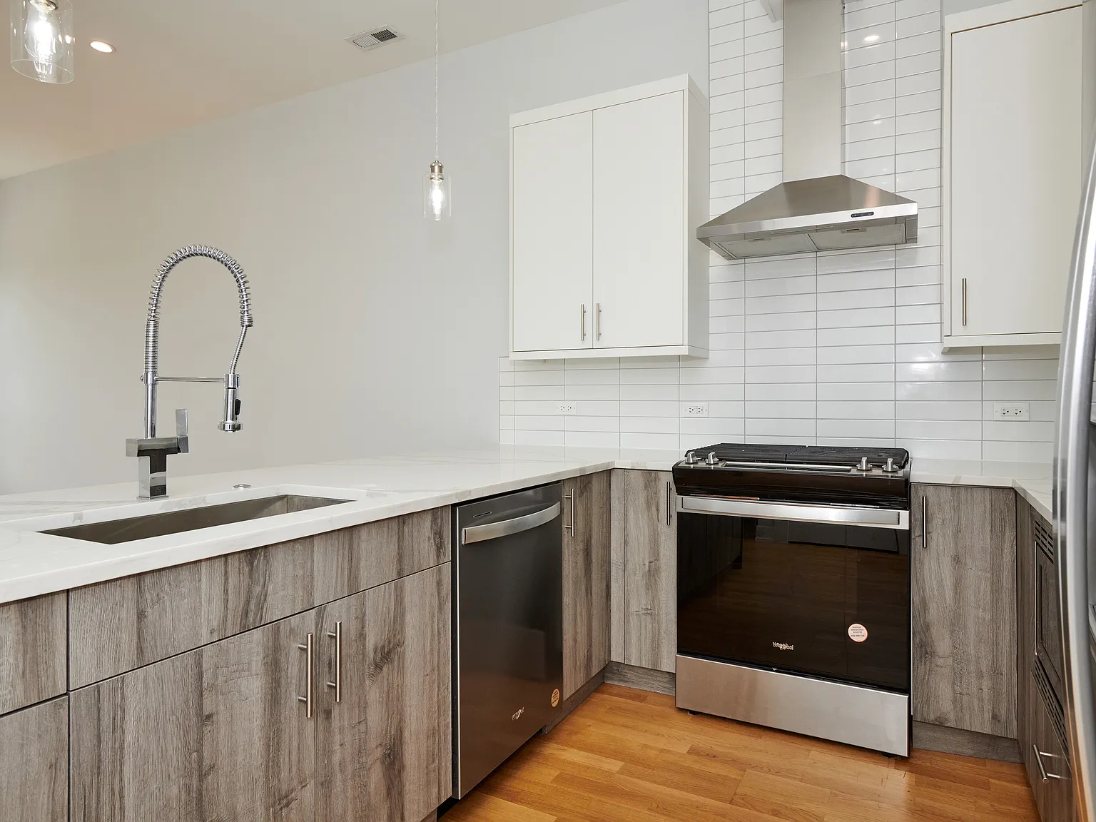 1 bed, 870 sqft, $23,000 — Photo 3