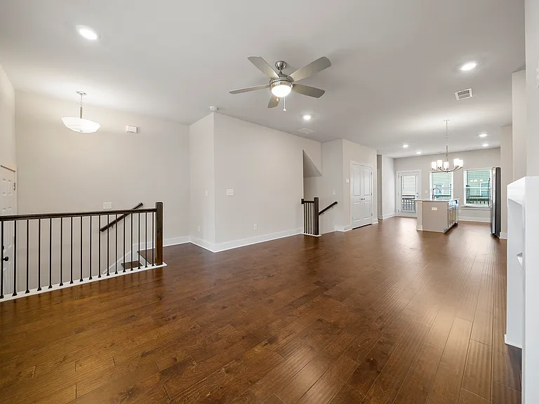 3761 Oxford Cir — Photo 2