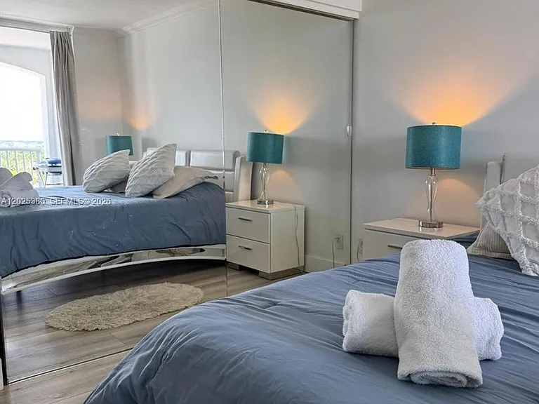 5401 Collins Ave #920 — Photo 18