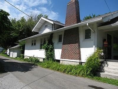 2nd image of 1925 Brown Pl