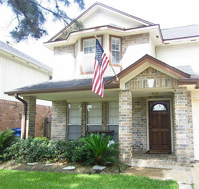 4 bed, 2.5 bath, 2368 sqft, $1,500 — Photo 1