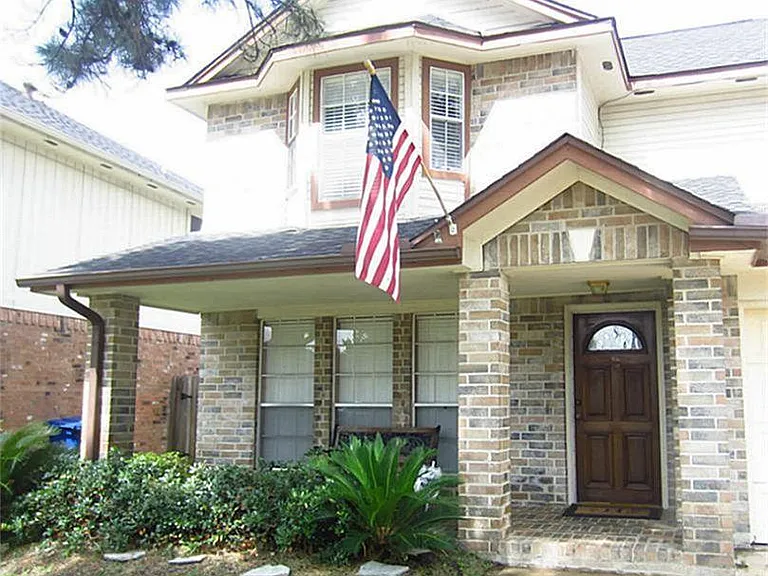 13818 Dentwood Dr — Photo 1