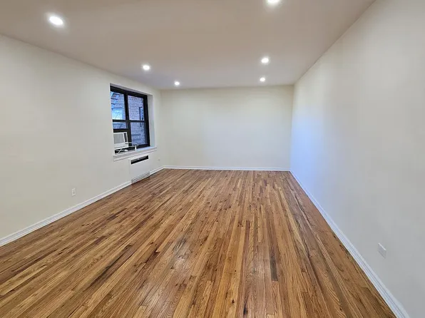 212-07 75th Ave #4J, Oakland Gardens, NY 11364