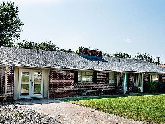3rd image of 215 Terrace Dr