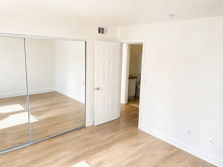 1386 E Madison Ave #17 — Photo 11