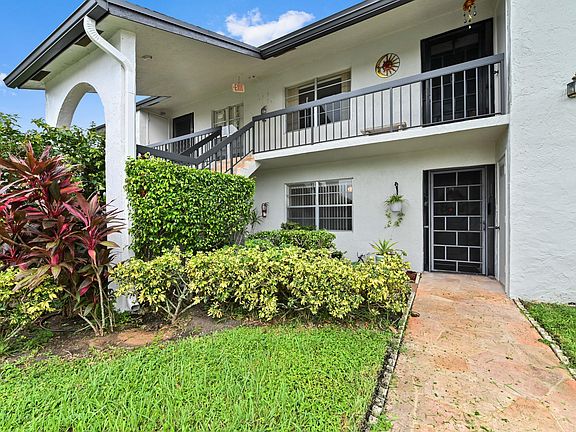 2nd image of 5919 Areca Palm Court #B