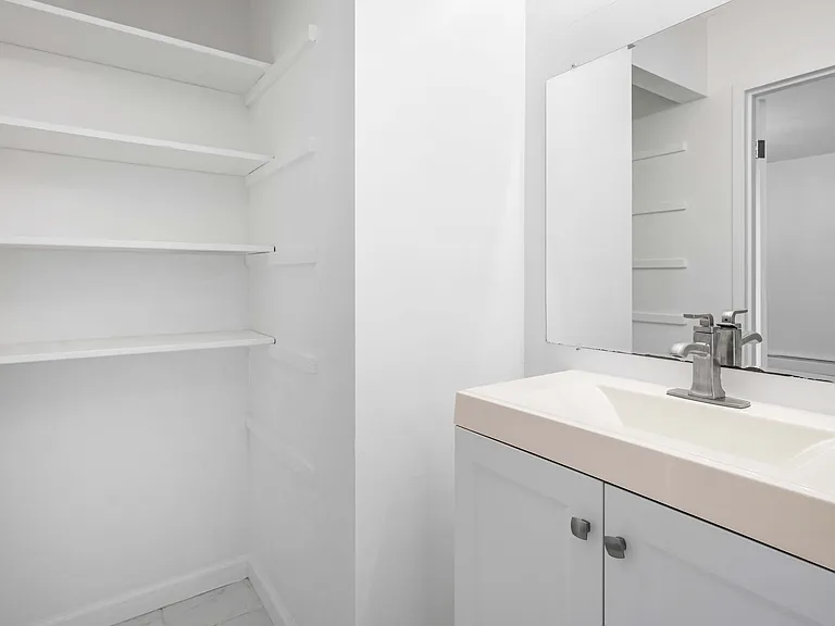 2935 Marshall, Apt 19 (35) 2935 Marshall, Apt 19 (35)